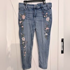 St John’s Bay light wash embroidered denim capris